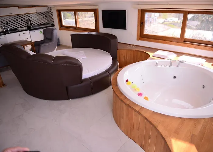 Апарт-отель George's Boutique *